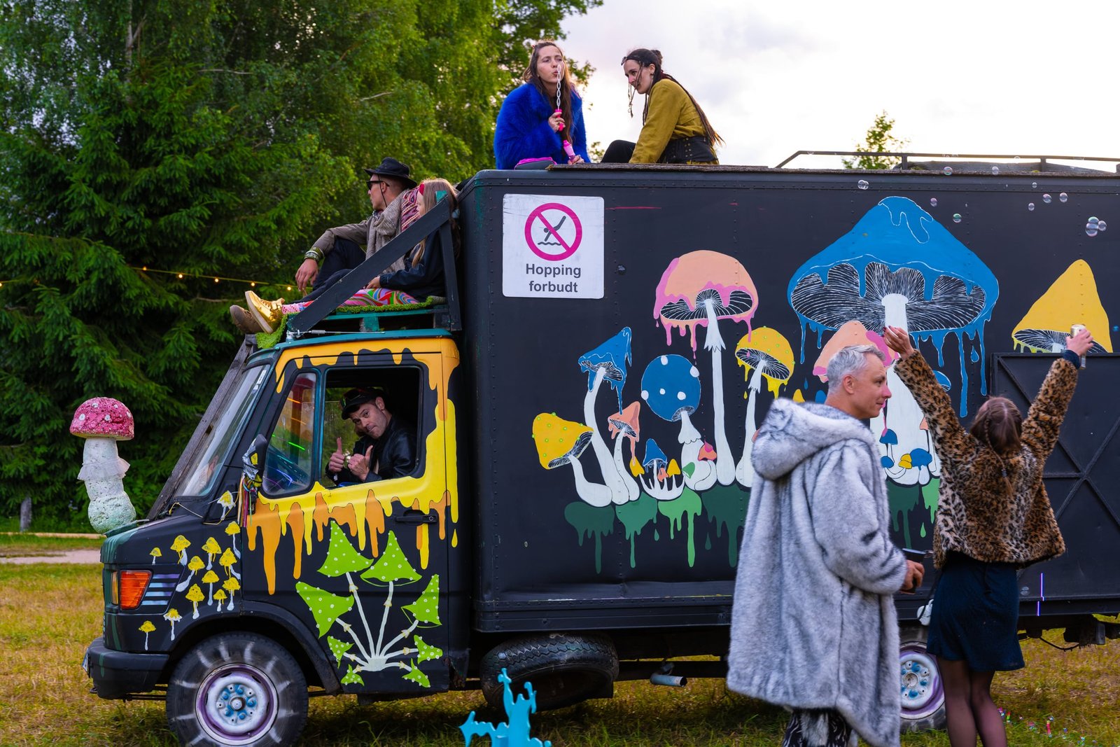 Grybanosis artcar, photo by Imantas Pakalnis